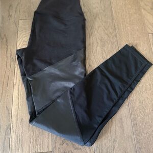 Alo Yoga Size M Black Leggings